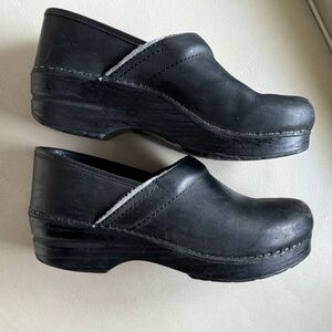 Women’s size 8 Dansko